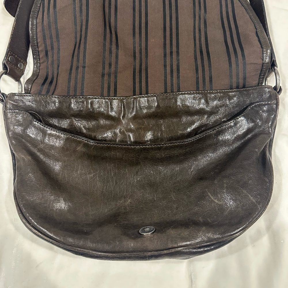 THE FRYE COMPANY Distressed Leather Crossbody Messenger - Picture 3 of 9